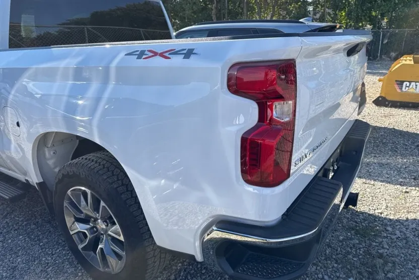 2024 Chevrolet Silverado 1500 LT photo 1