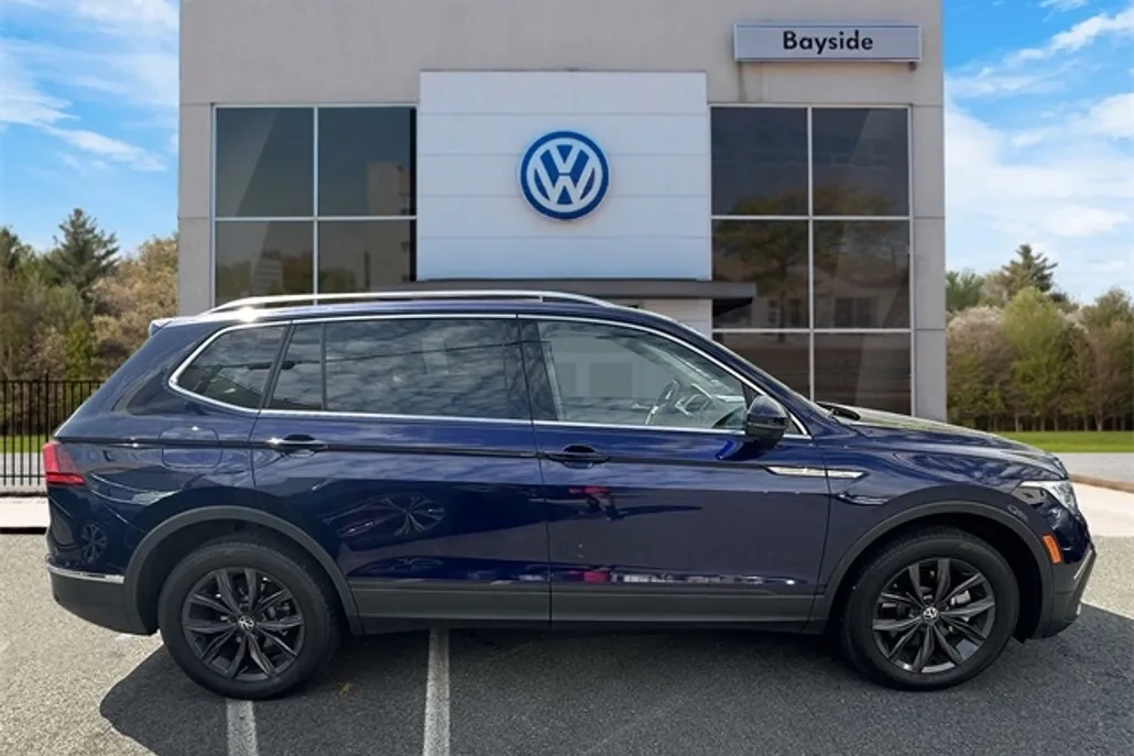2022 Volkswagen Tiguan SE photo 1