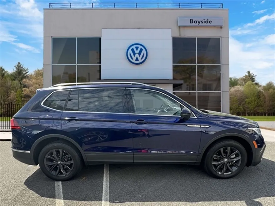 2022 Volkswagen Tiguan SE photo 1