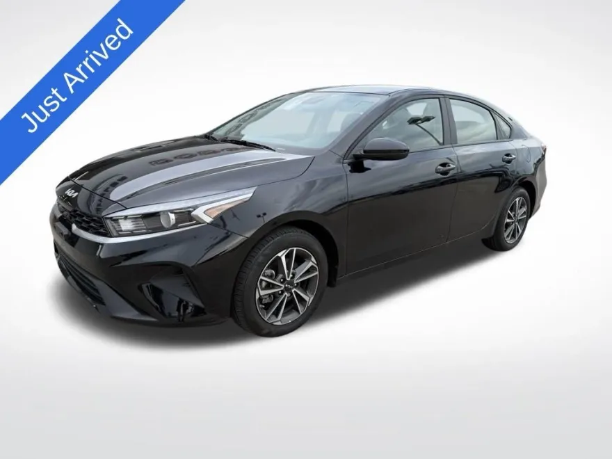 2024 Kia Forte LXS photo 1