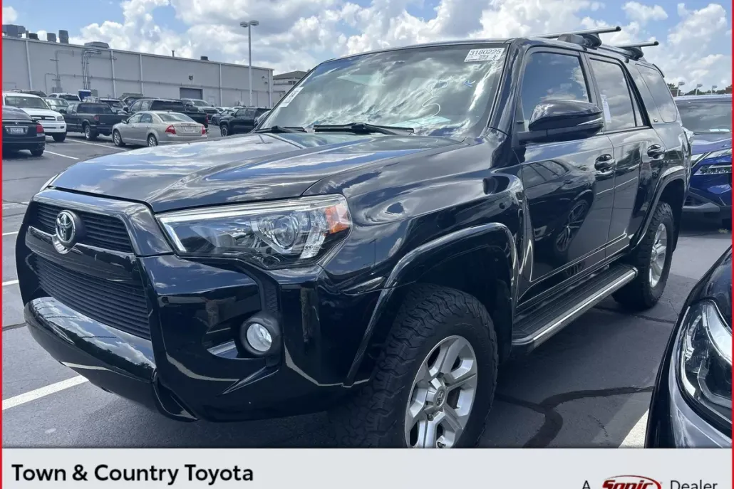 2019 Toyota 4Runner SR5 photo 1