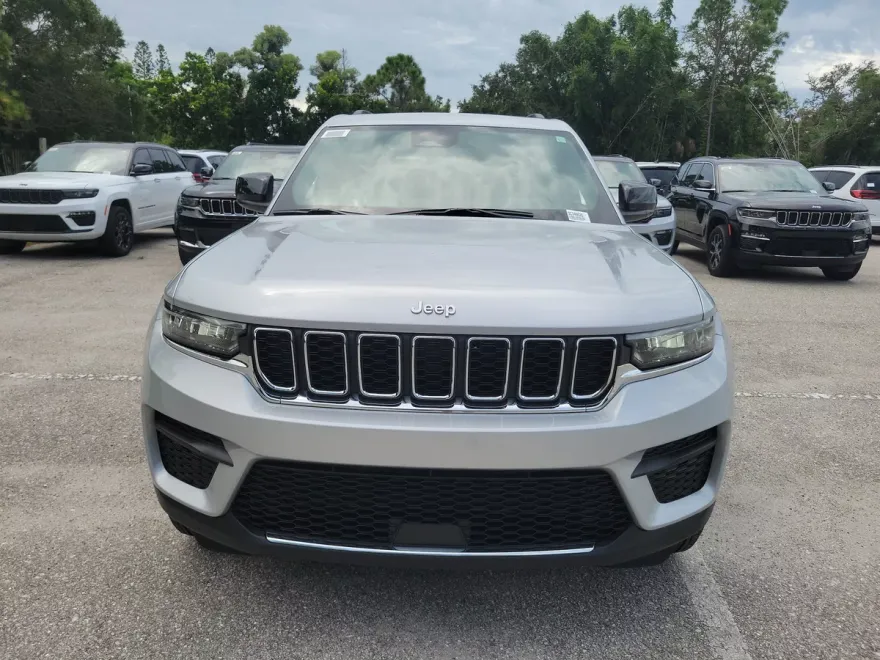 2025 Jeep Grand Cherokee Laredo photo 1