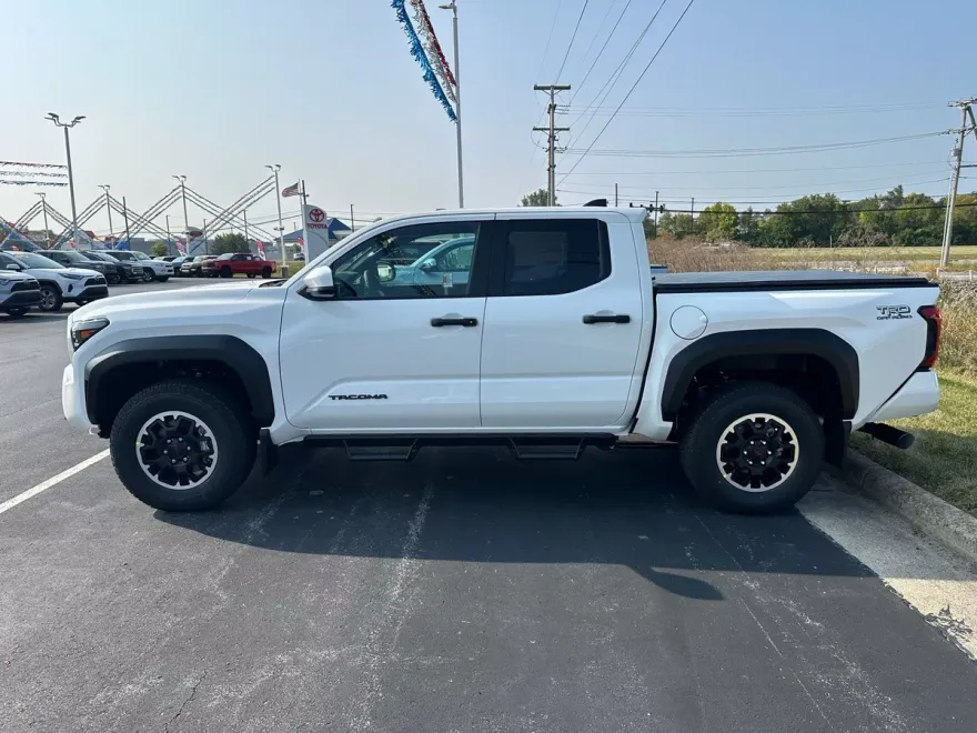 2025 Toyota Tacoma TRD Off-Road 4x4 Double Cab photo 1