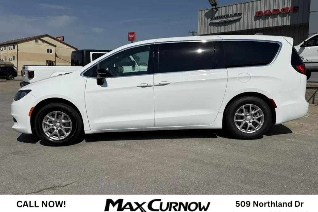 2026 Chrysler Voyager LX photo 1