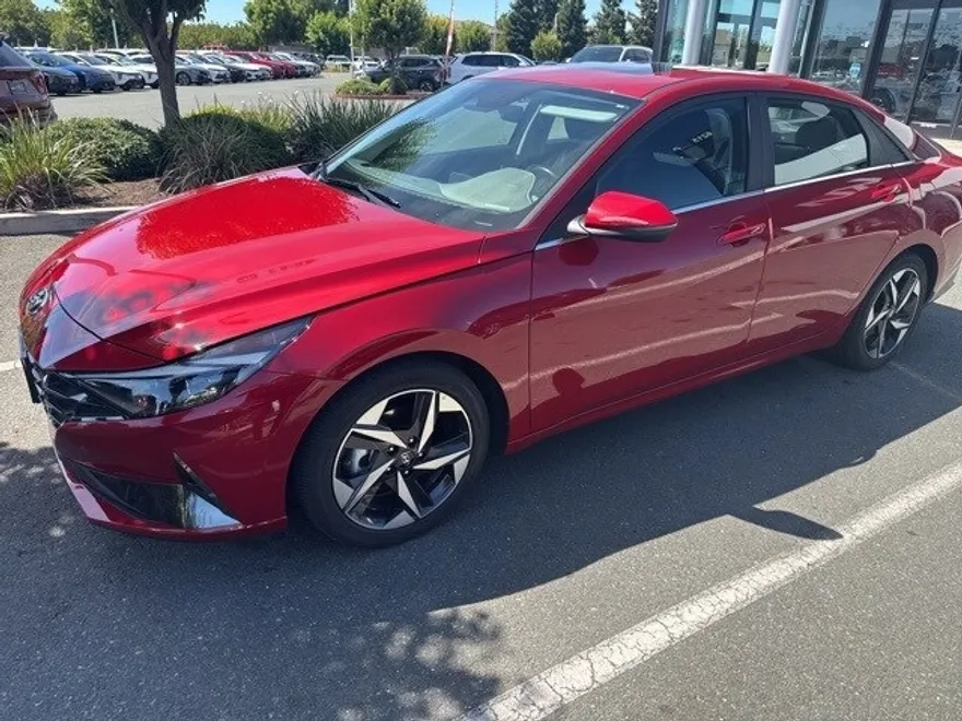 2023 Hyundai Elantra Limited photo 1