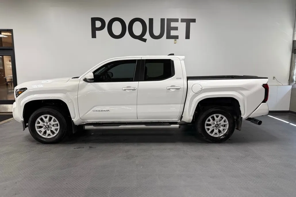 2024 Toyota Tacoma SR5 photo 1
