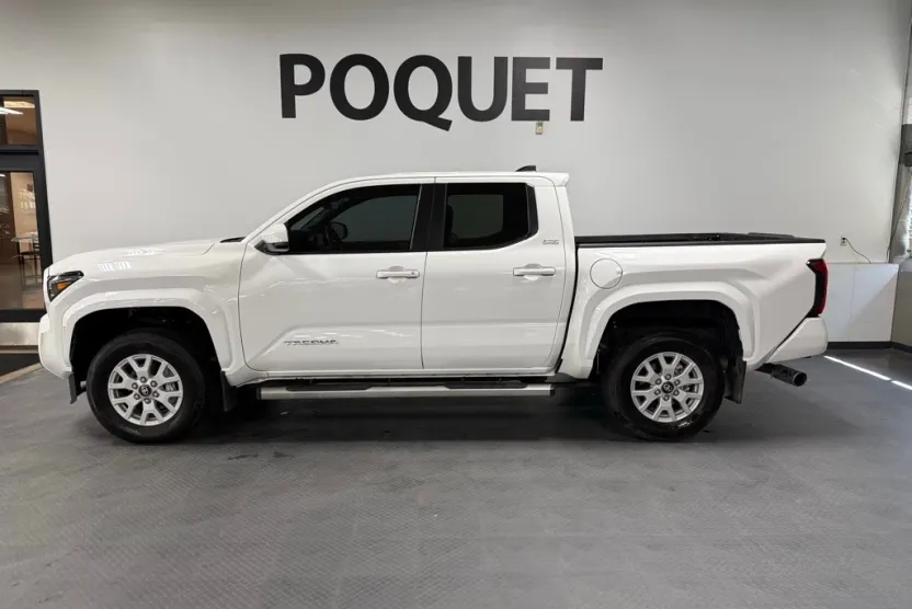 2024 Toyota Tacoma SR5 photo 1