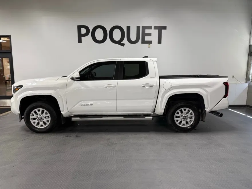 2024 Toyota Tacoma SR5 photo 1