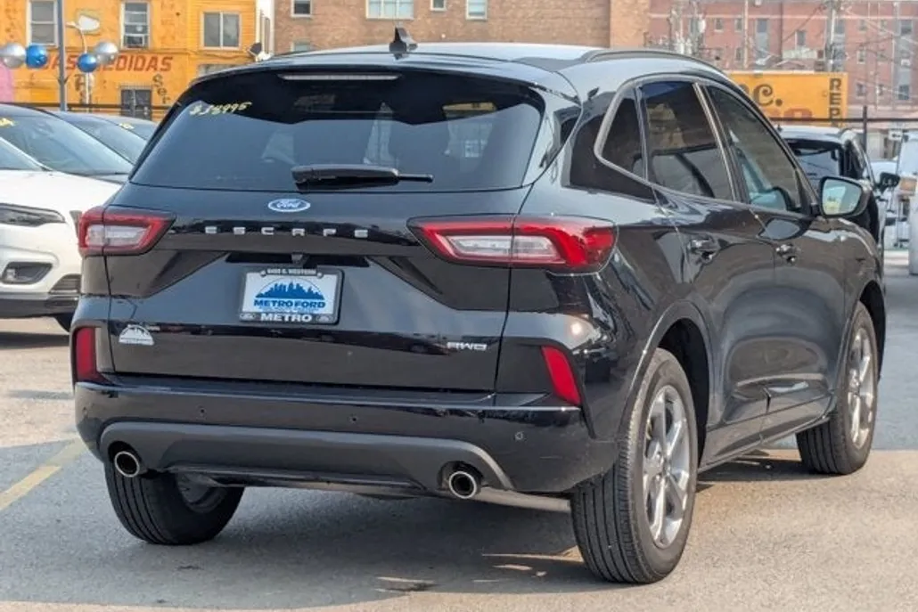 2023 Ford Escape ST-Line photo 1