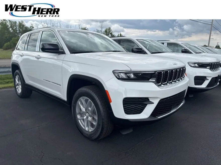 2025 Jeep Grand Cherokee Laredo photo 1