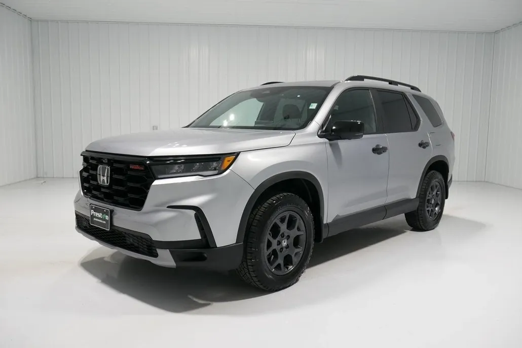 2025 Honda Pilot TrailSport photo 1