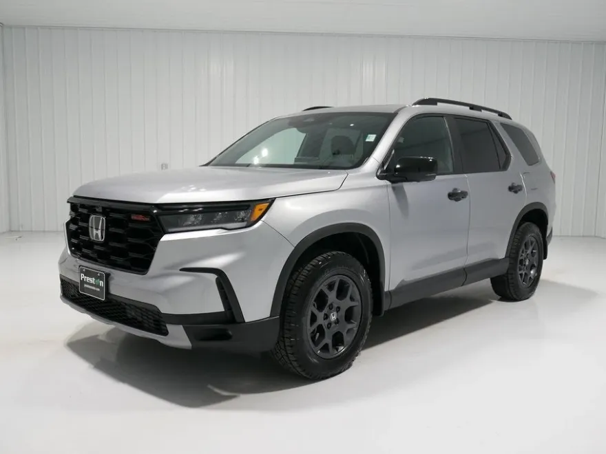 2025 Honda Pilot TrailSport photo 1