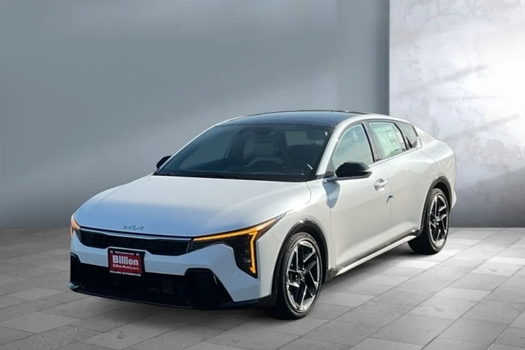 2025 Kia K4 GT-Line photo 1