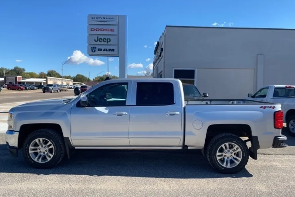 2018 Chevrolet Silverado 1500 LT photo 1