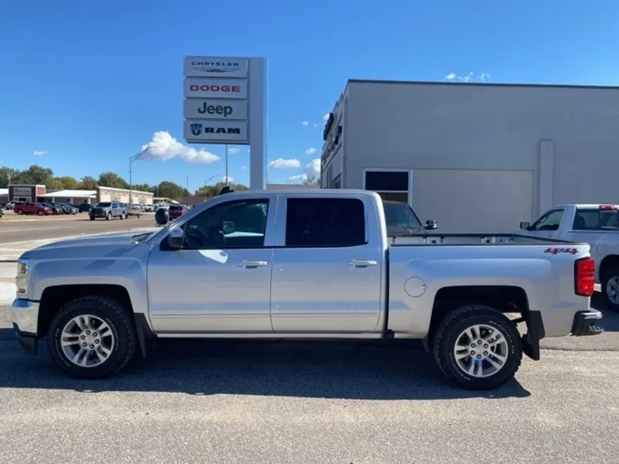 2018 Chevrolet Silverado 1500 LT photo 1