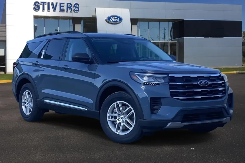 2025 Ford Explorer photo 1