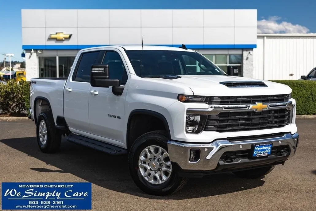 2025 Chevrolet Silverado 3500HD LT photo 1