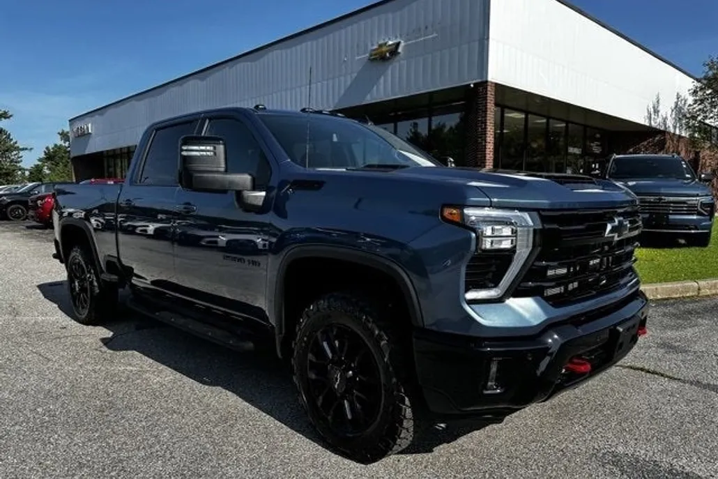 2025 Chevrolet Silverado 2500HD LT photo 1