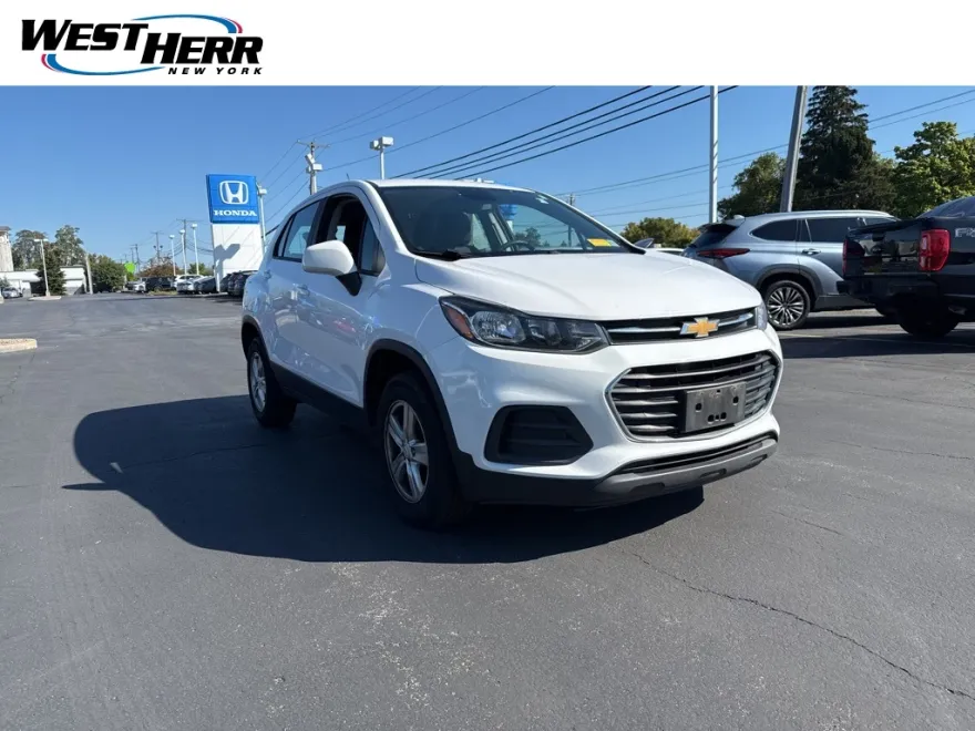 2018 Chevrolet Trax LS photo 1