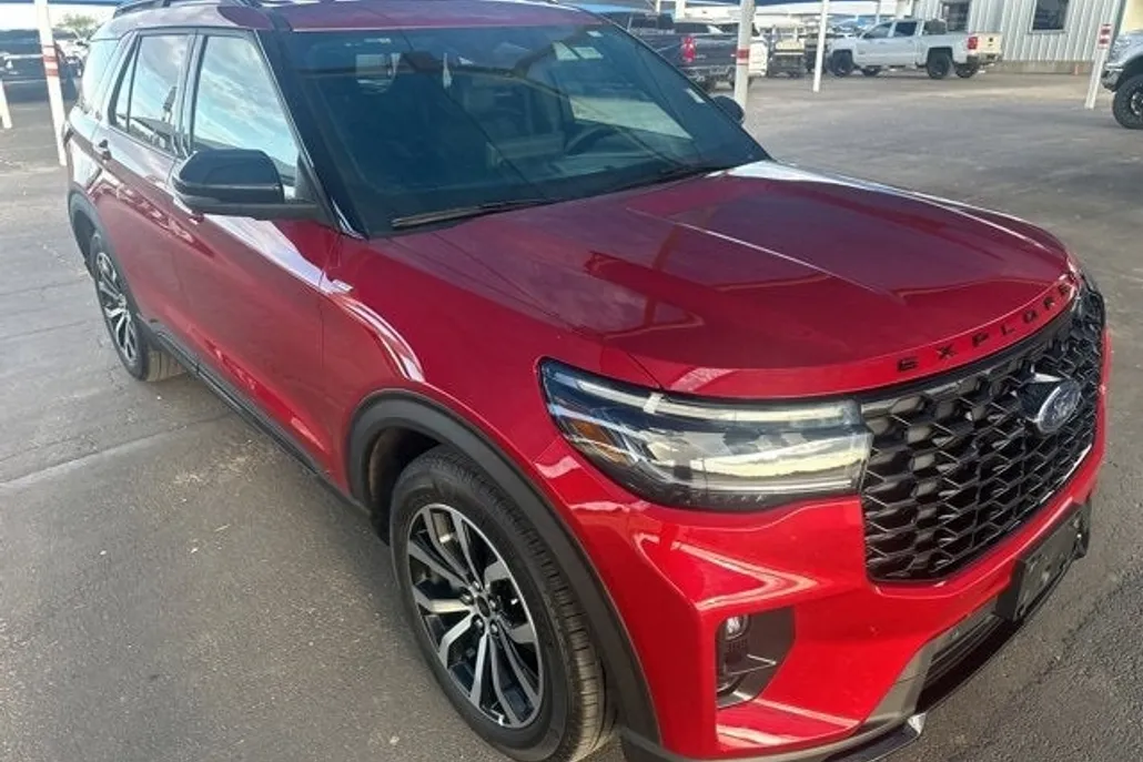 2025 Ford Explorer ST-Line photo 1