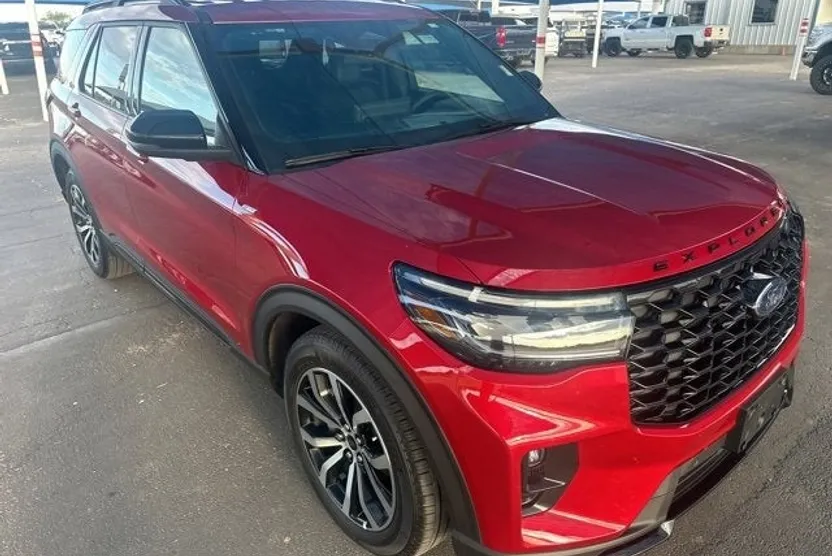 2025 Ford Explorer ST-Line photo 1