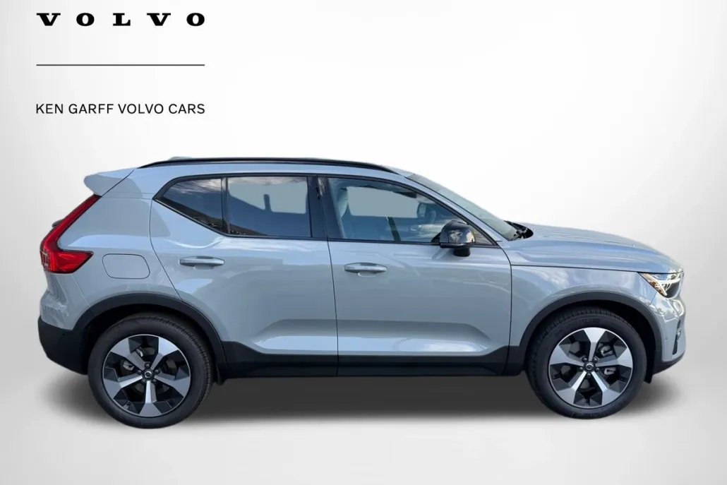 2026 Volvo XC40 Plus photo 1