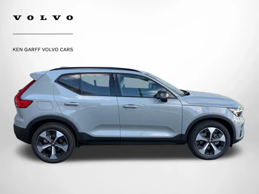 2026 Volvo XC40 Plus photo 1