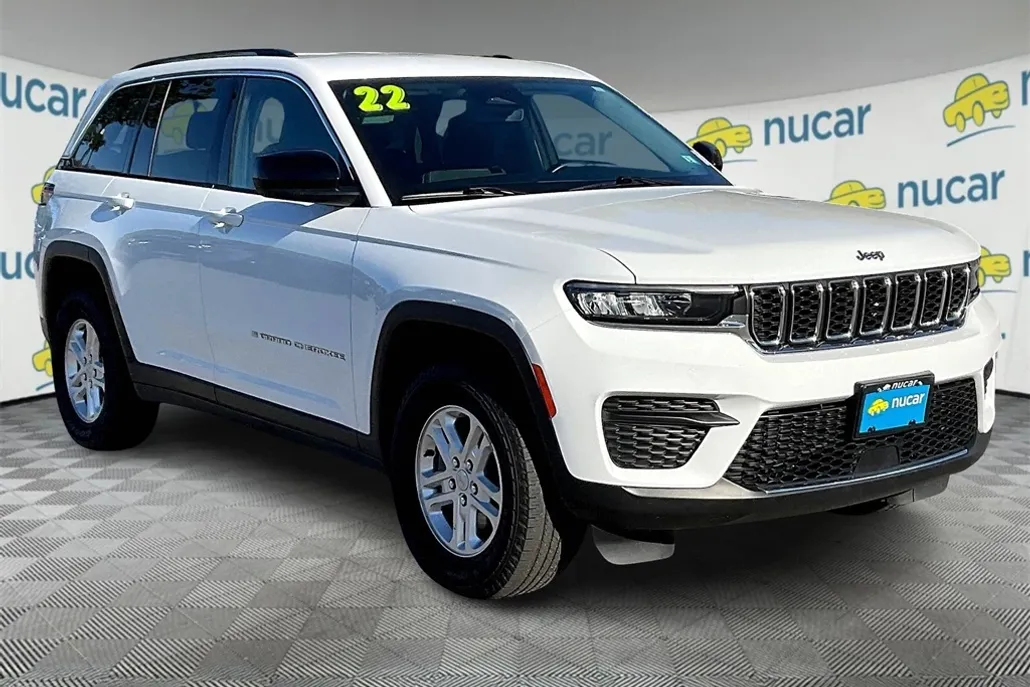 2022 Jeep Grand Cherokee Laredo photo 1