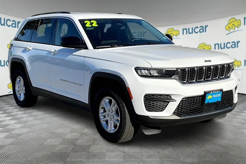 2022 Jeep Grand Cherokee Laredo photo 1