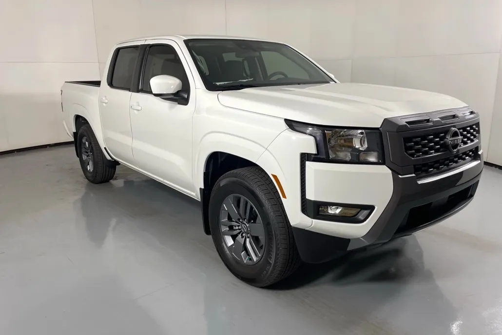 2025 Nissan Frontier Crew Cab SV photo 1