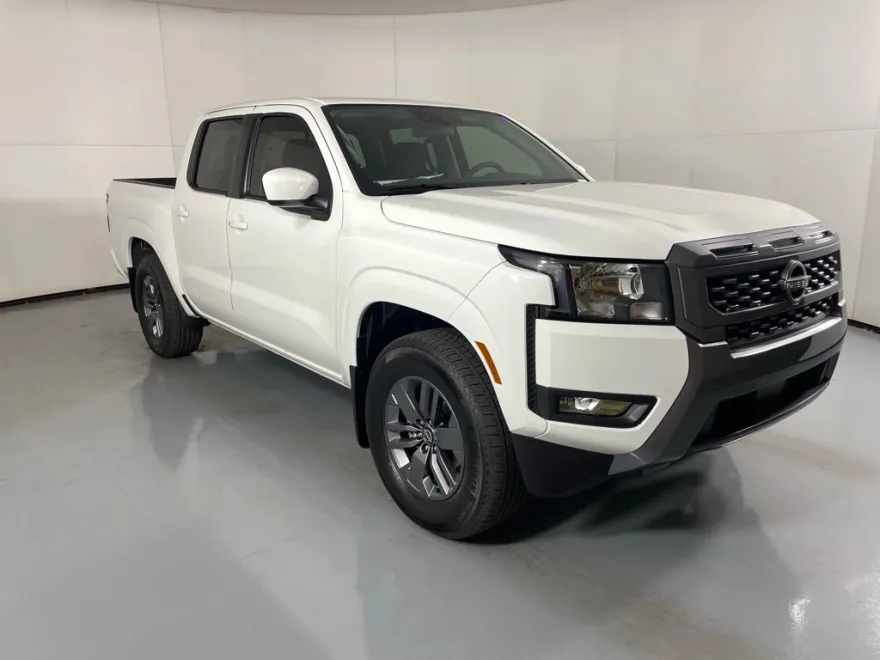 2025 Nissan Frontier Crew Cab SV photo 1
