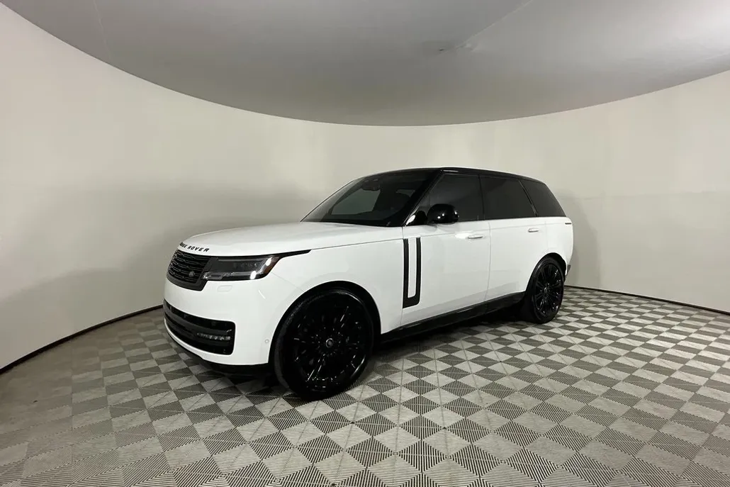 2025 Land Rover Range Rover SE photo 1