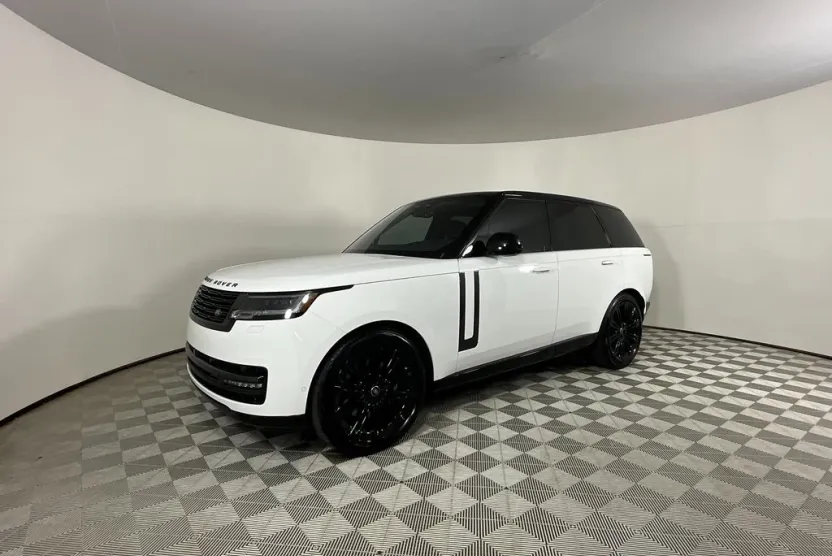 2025 Land Rover Range Rover SE photo 1