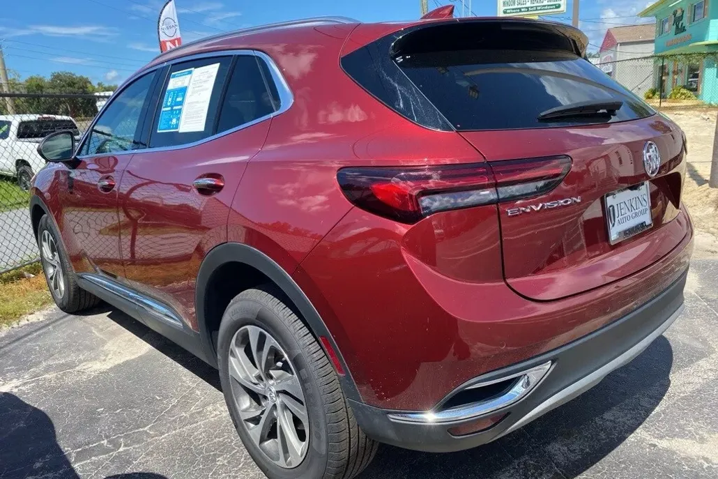 2022 Buick Envision Essence photo 1