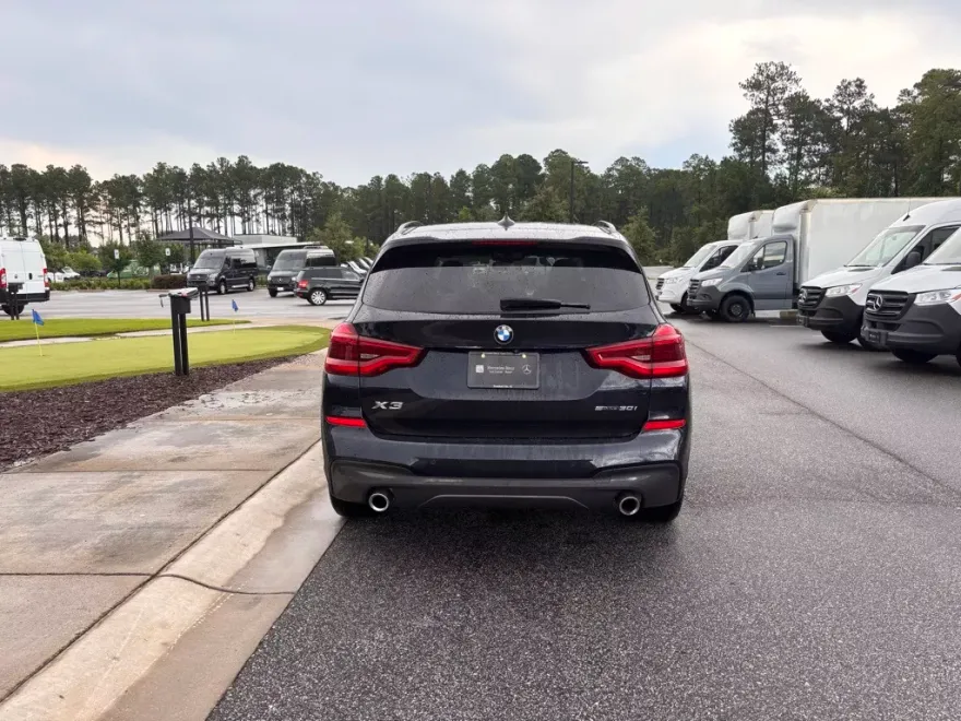 2019 Toyota RAV4 LE photo 1