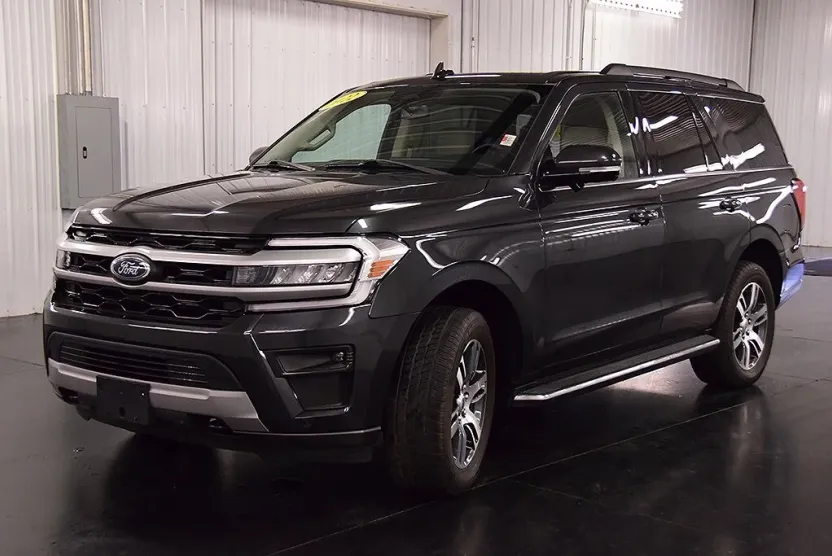 2022 Ford Expedition XLT photo 1