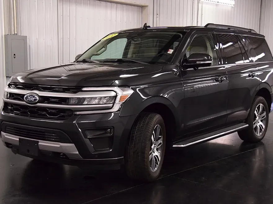 2022 Ford Expedition XLT photo 1