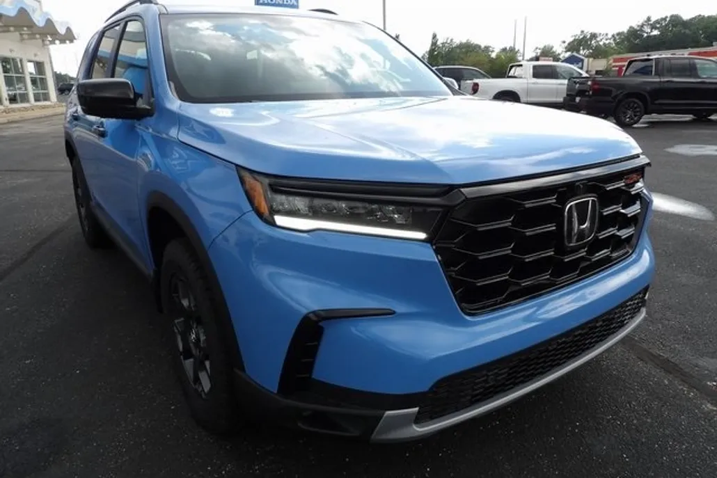 2025 Honda Pilot TrailSport photo 1