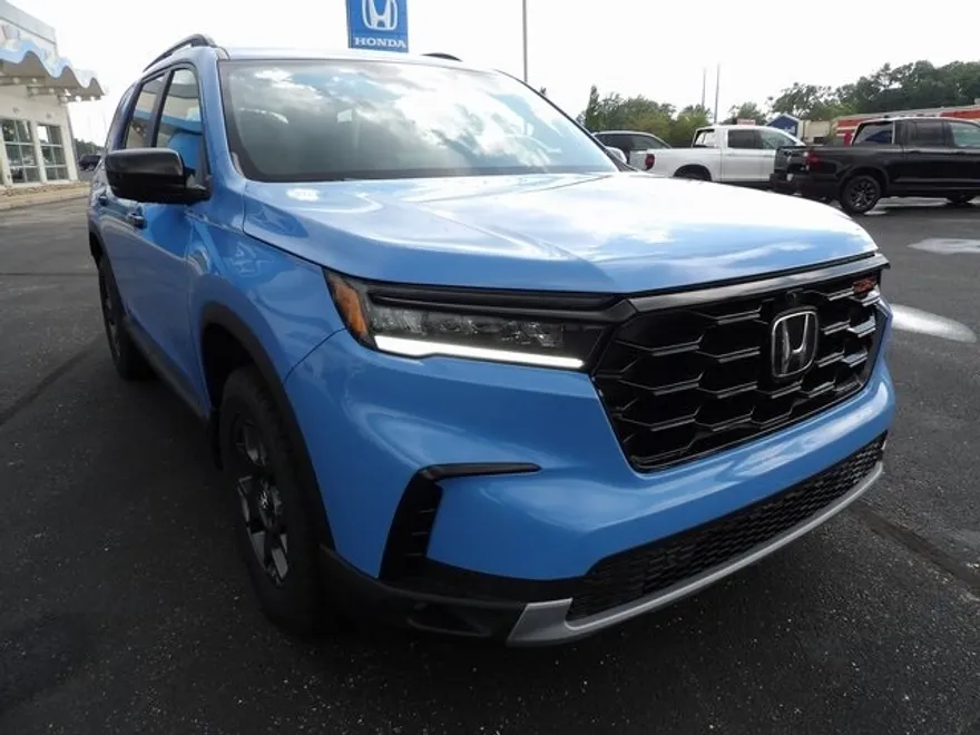 2025 Honda Pilot TrailSport photo 1