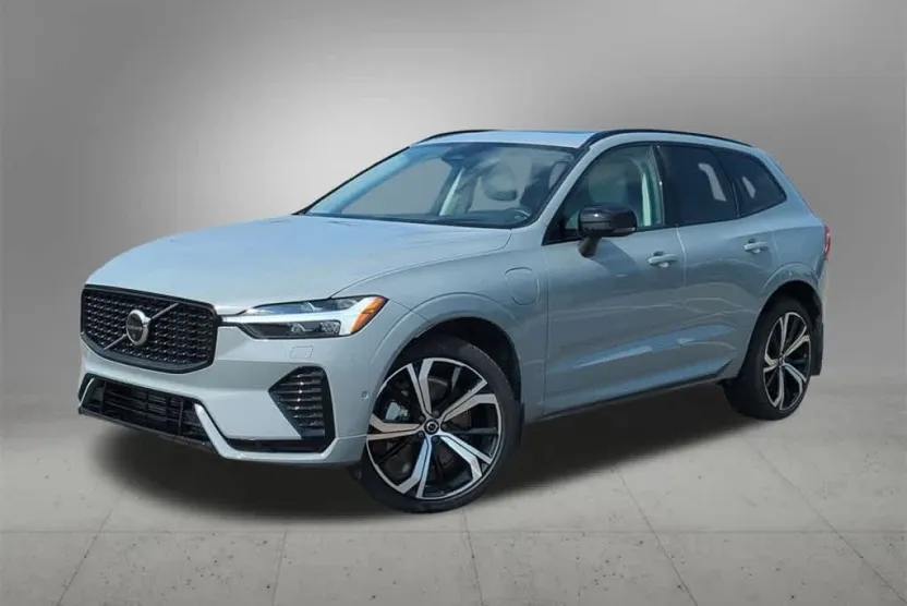 2025 Volvo XC60 Hybrid T8 photo 1