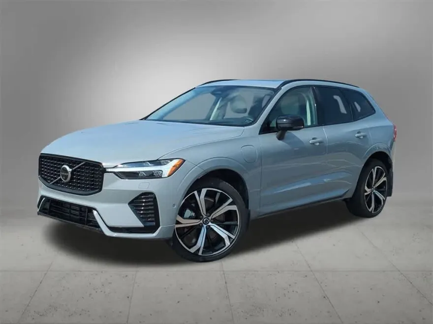 2025 Volvo XC60 Hybrid T8 photo 1