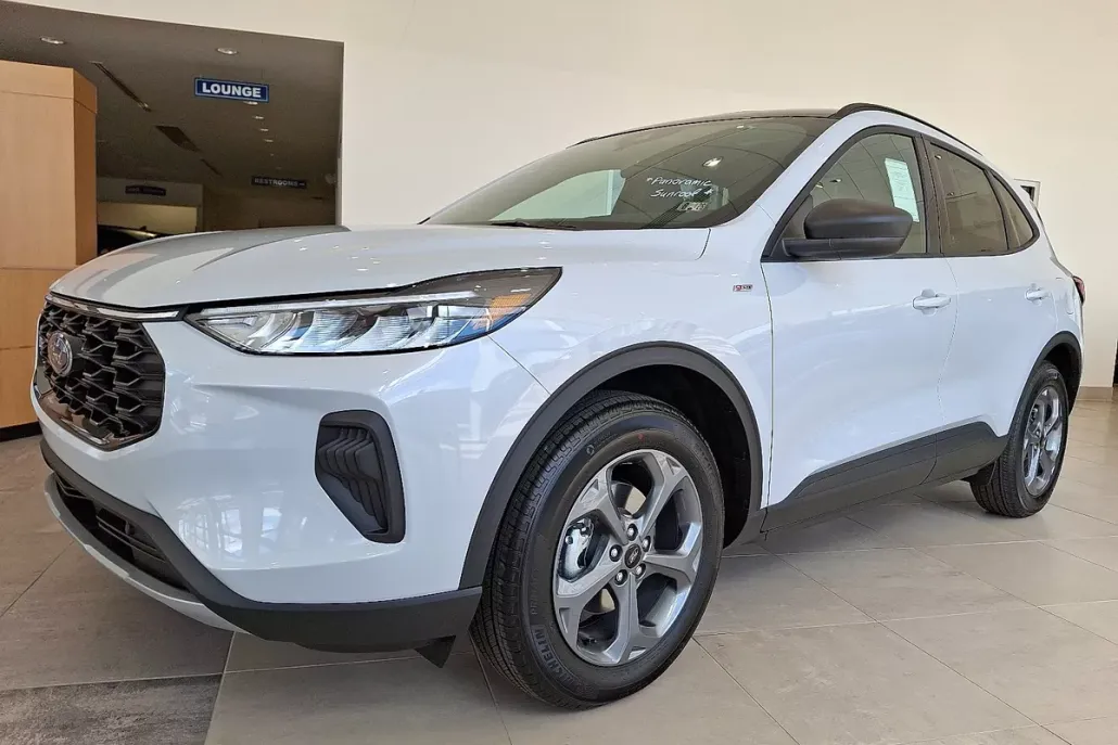 2025 Ford Escape ST-Line photo 1