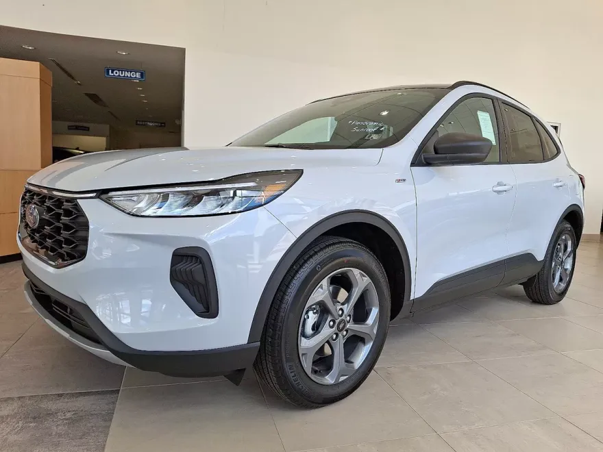 2025 Ford Escape ST-Line photo 1