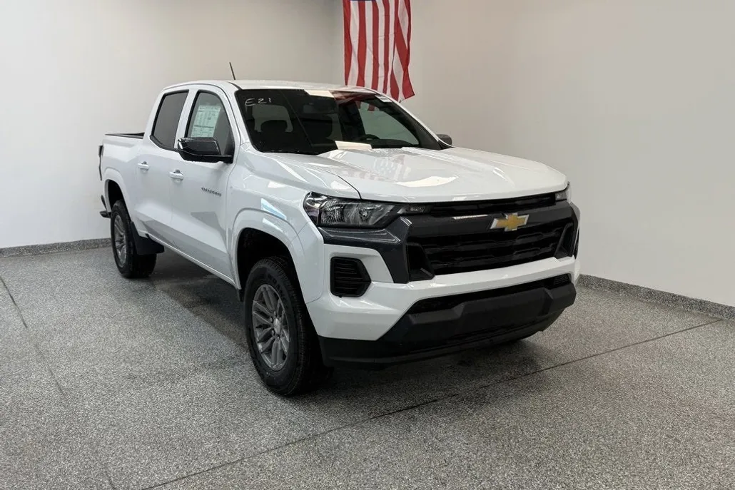 2025 Chevrolet Colorado Work Truck LT photo 1
