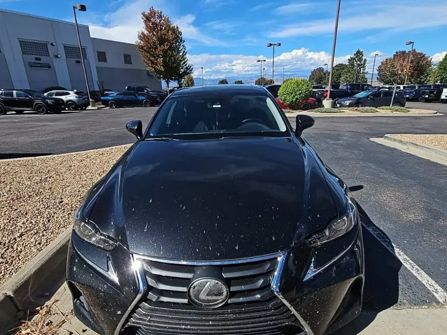 2017 Lexus IS 300 photo 1