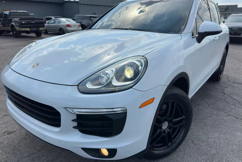 2016 Porsche Cayenne Base photo 1