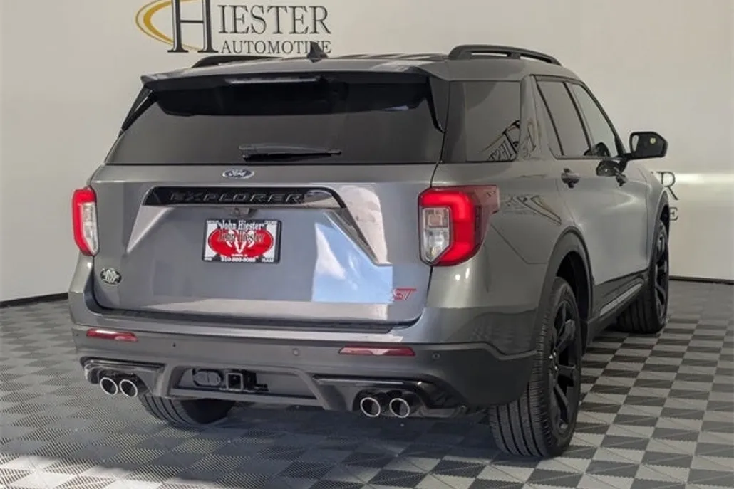 2023 Ford Explorer ST photo 1