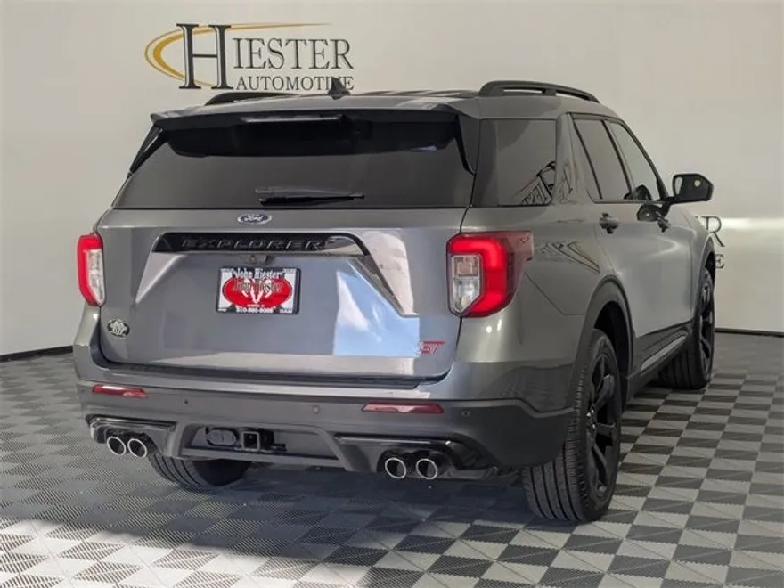 2023 Ford Explorer ST photo 1