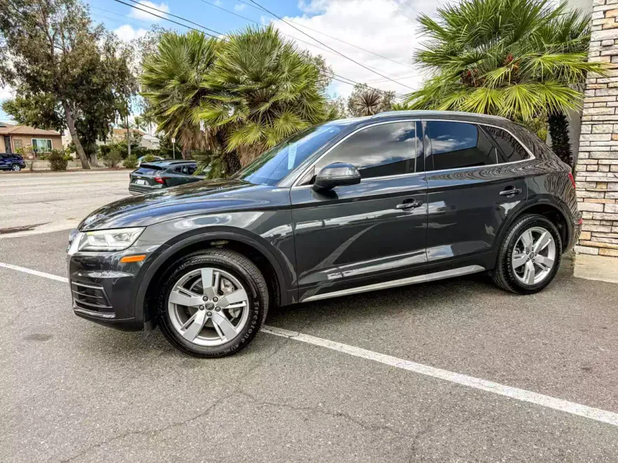 2019 Audi Q5 Premium Plus photo 1