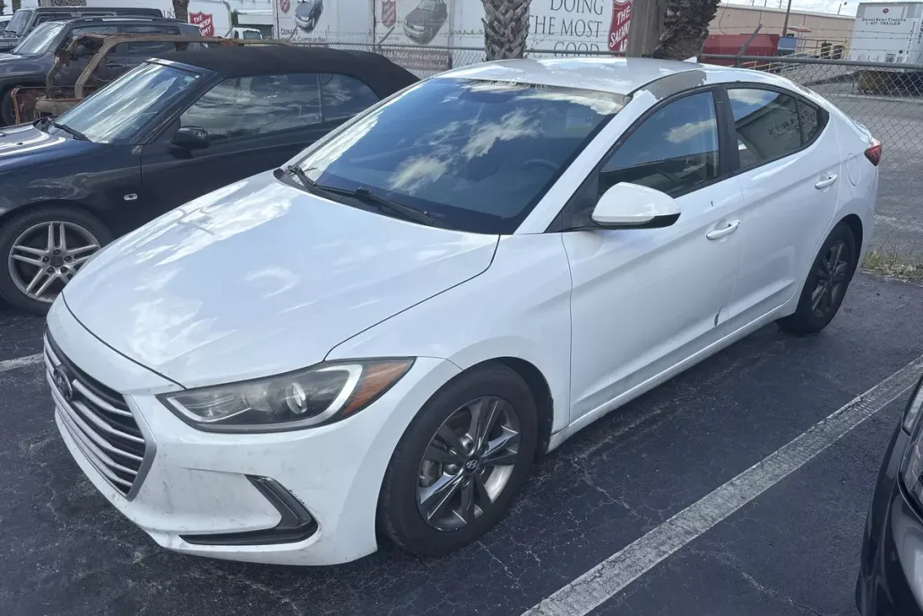 2017 Hyundai Elantra SE photo 1